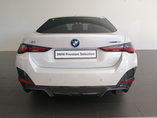 BMW i4 eDrive40 color Blanco. Año 2024. 250KW(340CV). Eléctrico. En concesionario Adler Motor S.L. TOLEDO de Toledo