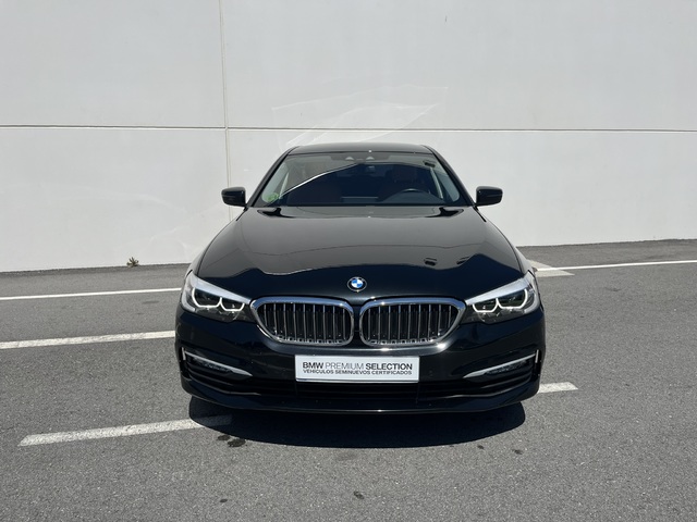 BMW Serie 5 520i color Negro. Año 2018. 135KW(184CV). Gasolina. En concesionario Novomóvil Oleiros de Coruña