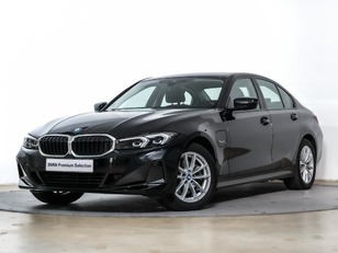 Fotos de BMW Serie 3 320e color Negro. Año 2023. 150KW(204CV). Híbrido Electro/Gasolina. En concesionario Oliva Motor Tarragona de Tarragona