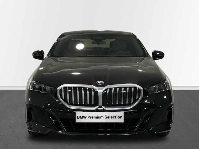 BMW Serie 5 520d color Negro. Año 2024. 145KW(197CV). Diésel. En concesionario BMW Marcos Automoción de Valencia
