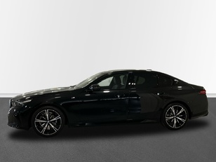 Fotos de BMW Serie 5 520d color Negro. Año 2024. 145KW(197CV). Diésel. En concesionario BMW Marcos Automoción de Valencia