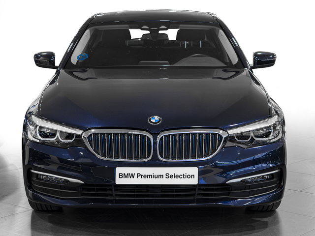 BMW Serie 5 530e iPerformance color Azul. Año 2019. 185KW(252CV). Híbrido Electro/Gasolina. En concesionario Caetano Cuzco Raimundo Fernandez Villaverde, 45 de Madrid