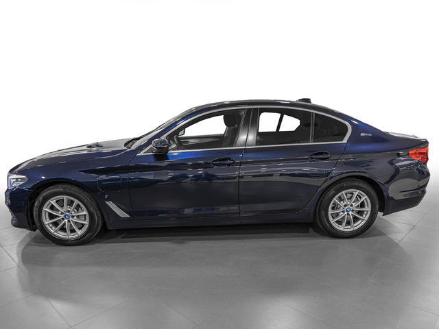 BMW Serie 5 530e iPerformance color Azul. Año 2019. 185KW(252CV). Híbrido Electro/Gasolina. En concesionario Caetano Cuzco Raimundo Fernandez Villaverde, 45 de Madrid