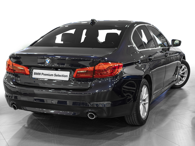 BMW Serie 5 530e iPerformance color Azul. Año 2019. 185KW(252CV). Híbrido Electro/Gasolina. En concesionario Caetano Cuzco Raimundo Fernandez Villaverde, 45 de Madrid