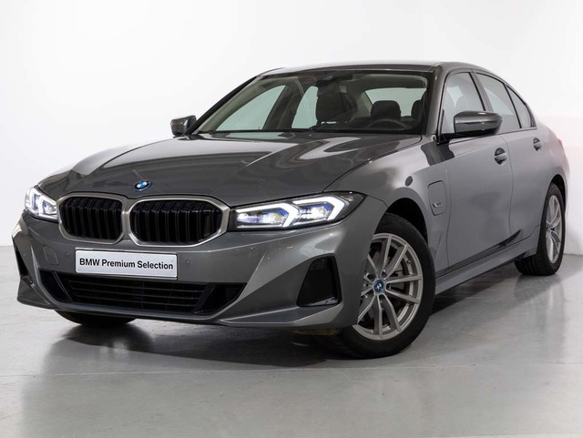 BMW Serie 3 320e color Gris. Año 2024. 150KW(204CV). Híbrido Electro/Gasolina. En concesionario Oliva Motor Girona de Girona