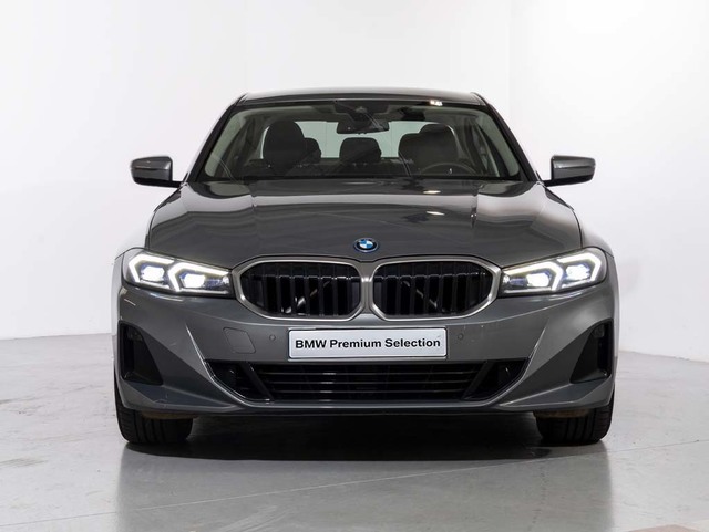 BMW Serie 3 320e color Gris. Año 2024. 150KW(204CV). Híbrido Electro/Gasolina. En concesionario Oliva Motor Girona de Girona