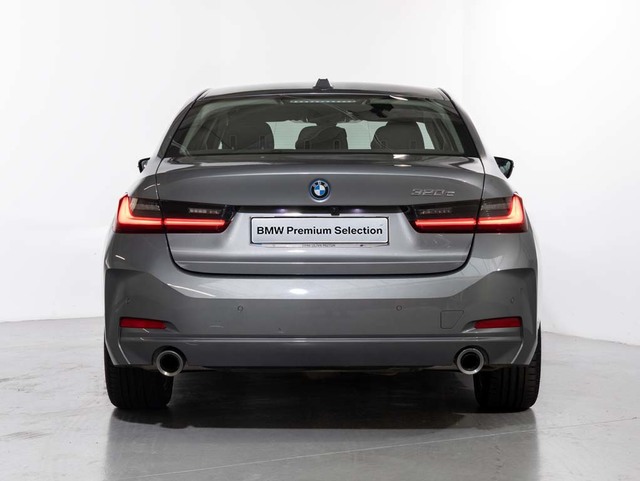 BMW Serie 3 320e color Gris. Año 2024. 150KW(204CV). Híbrido Electro/Gasolina. En concesionario Oliva Motor Girona de Girona