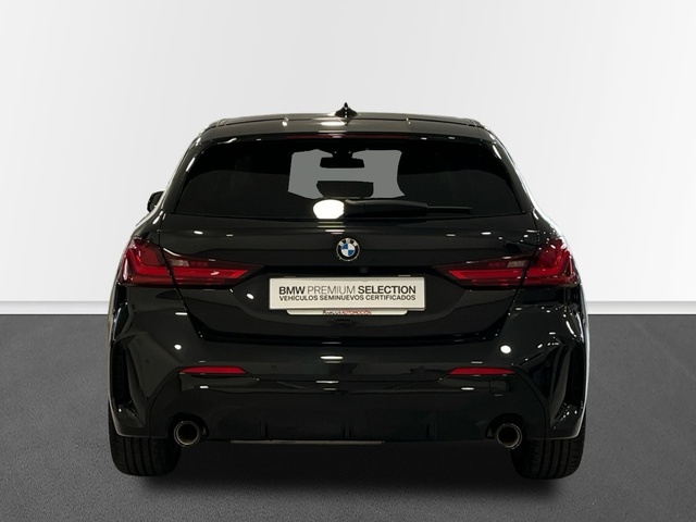 BMW Serie 1 118d color Negro. Año 2023. 110KW(150CV). Diésel. En concesionario Engasa S.A. de Valencia