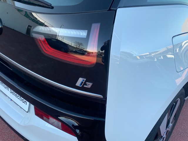 BMW i3 120Ah color Blanco. Año 2019. 125KW(170CV). Eléctrico. En concesionario Celtamotor Pontevedra de Pontevedra