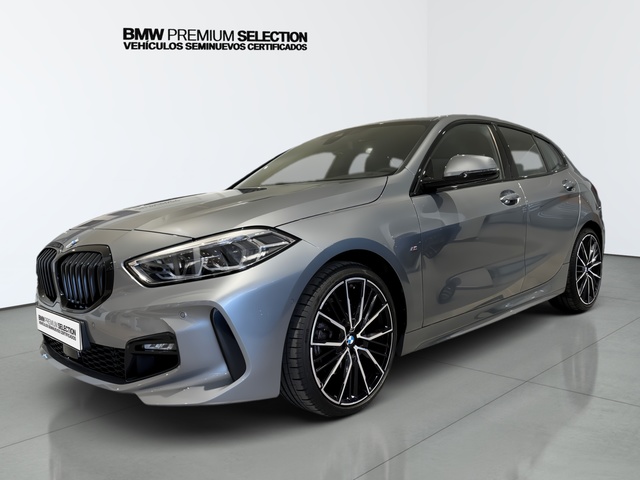 BMW Serie 1 118i color Gris Plata. Año 2023. 100KW(136CV). Gasolina. En concesionario Automotor Premium Viso - Málaga de Málaga