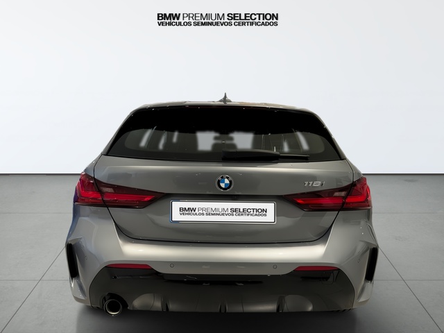 BMW Serie 1 118i color Gris Plata. Año 2023. 100KW(136CV). Gasolina. En concesionario Automotor Premium Viso - Málaga de Málaga