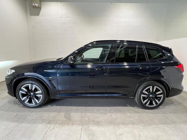 BMW iX3 M Sport color Negro. Año 2024. 210KW(286CV). Eléctrico. En concesionario MOTOR MUNICH S.A.U  - Terrassa de Barcelona