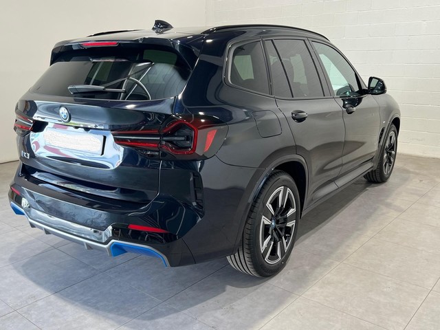 BMW iX3 M Sport color Negro. Año 2024. 210KW(286CV). Eléctrico. En concesionario MOTOR MUNICH S.A.U  - Terrassa de Barcelona