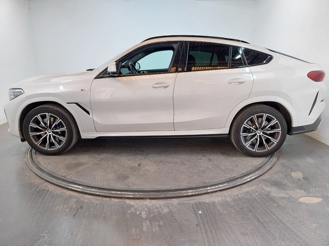 BMW X6 xDrive30d color Blanco. Año 2020. 210KW(286CV). Diésel. En concesionario Proa Premium Palma de Baleares