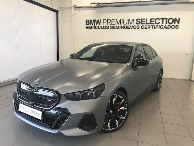 BMW i5 M60 color Gris. Año 2024. 442KW(601CV). Eléctrico. En concesionario Lurauto Gipuzkoa de Guipuzcoa