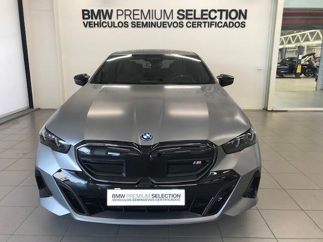 BMW i5 M60 color Gris. Año 2024. 442KW(601CV). Eléctrico. En concesionario Lurauto Gipuzkoa de Guipuzcoa