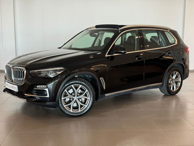 BMW X5 xDrive30d color Negro. Año 2020. 195KW(265CV). Diésel. En concesionario Tormes Motor de Salamanca