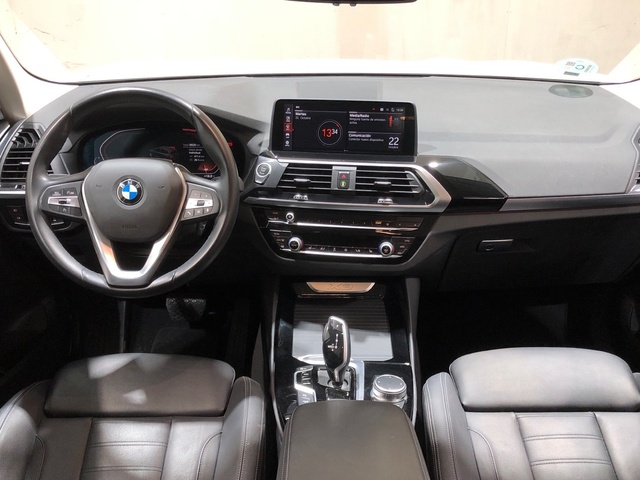 BMW X3 xDrive20d color Blanco. Año 2020. 140KW(190CV). Diésel. En concesionario Movilnorte El Plantio de Madrid