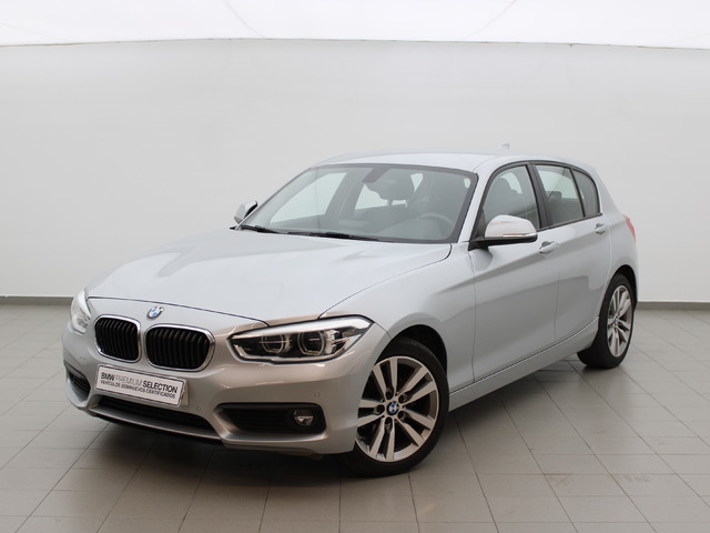 BMW Serie 1 118i color Gris Plata. Año 2019. 100KW(136CV). Gasolina. En concesionario Augusta Aragon S.A. de Zaragoza