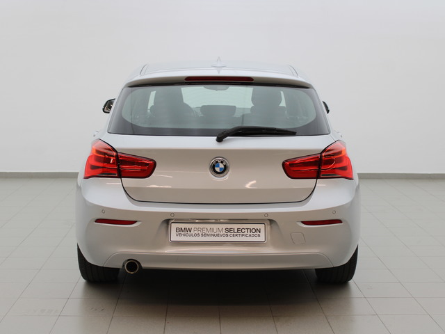 BMW Serie 1 118i color Gris Plata. Año 2019. 100KW(136CV). Gasolina. En concesionario Augusta Aragon S.A. de Zaragoza