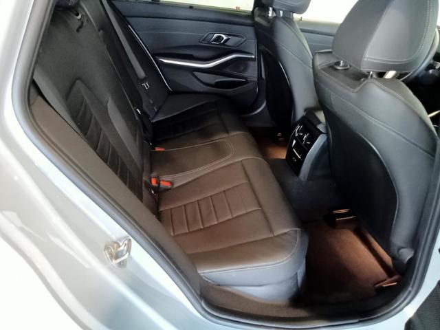 BMW Serie 3 320d Touring color Gris. Año 2024. 140KW(190CV). Diésel. En concesionario Mandel Motor Badajoz de Badajoz