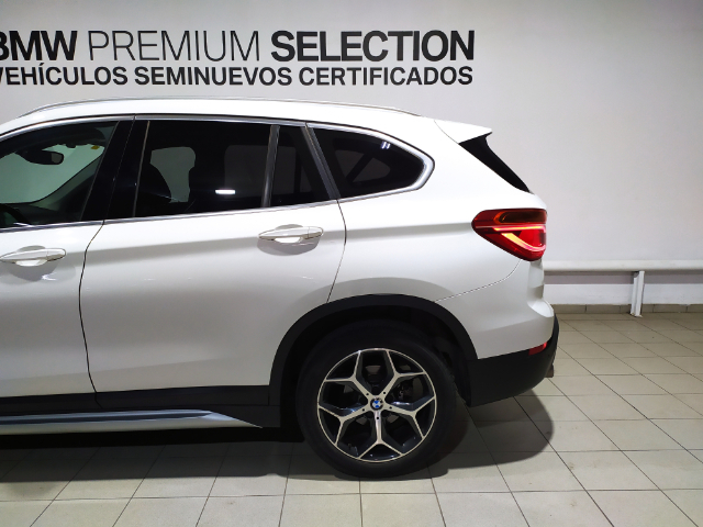 BMW X1 sDrive18d color Blanco. Año 2018. 110KW(150CV). Diésel. En concesionario Hispamovil, Orihuela de Alicante