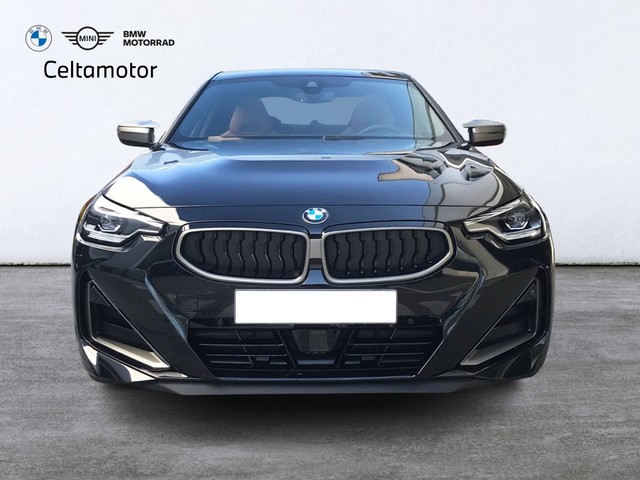 BMW Serie 2 M240i Coupe color Negro. Año 2024. 275KW(374CV). Gasolina. En concesionario Celtamotor Vigo  de Pontevedra