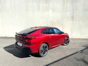 BMW X2 sDrive18d color Rojo. Año 2024. 110KW(150CV). Diésel. En concesionario Autogal de Ourense