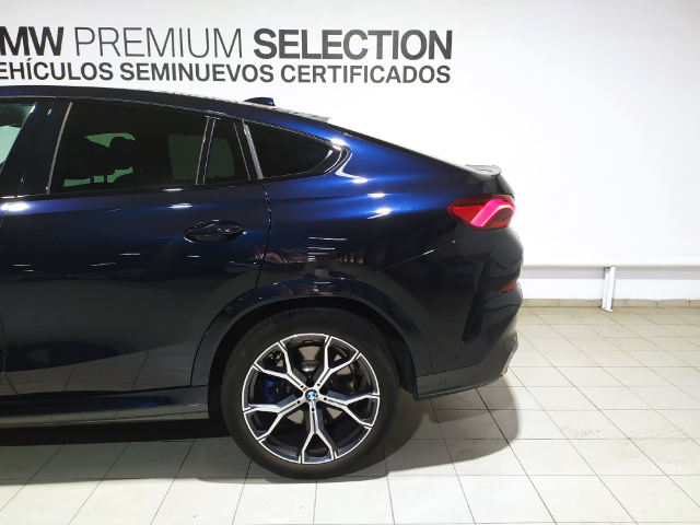 BMW X6 xDrive40d color Negro. Año 2021. 250KW(340CV). Diésel. En concesionario Hispamovil, Orihuela de Alicante