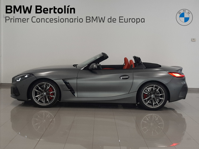 BMW Z4 M40i Cabrio color Gris. Año 2024. 250KW(340CV). Gasolina. En concesionario Automoviles Bertolin, S.L. de Valencia