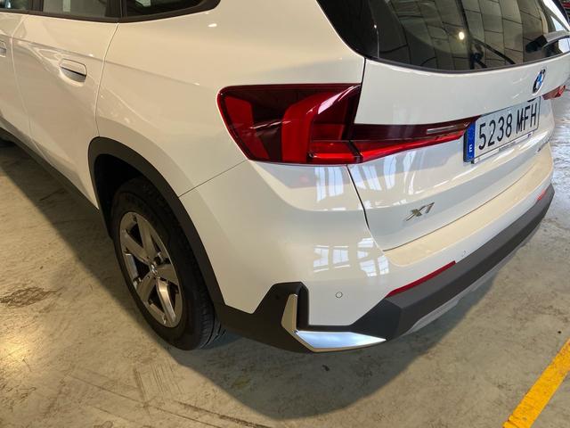 BMW X1 sDrive18d color Blanco. Año 2023. 110KW(150CV). Diésel. En concesionario Automotor Costa, S.L.U. de Almería