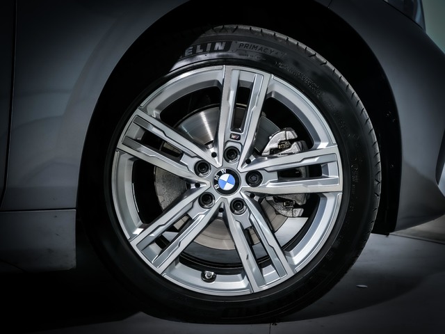BMW Serie 1 118d color Gris. Año 2024. 110KW(150CV). Diésel. En concesionario Oliva Motor Tarragona de Tarragona