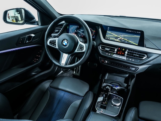 BMW Serie 1 118d color Gris. Año 2024. 110KW(150CV). Diésel. En concesionario Oliva Motor Tarragona de Tarragona