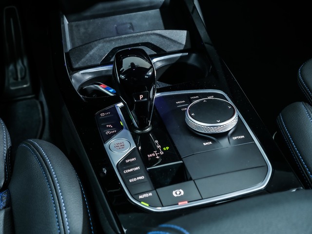 BMW Serie 1 118d color Gris. Año 2024. 110KW(150CV). Diésel. En concesionario Oliva Motor Tarragona de Tarragona