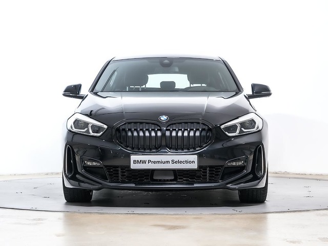 BMW Serie 1 118d color Negro. Año 2024. 110KW(150CV). Diésel. En concesionario Oliva Motor Tarragona de Tarragona
