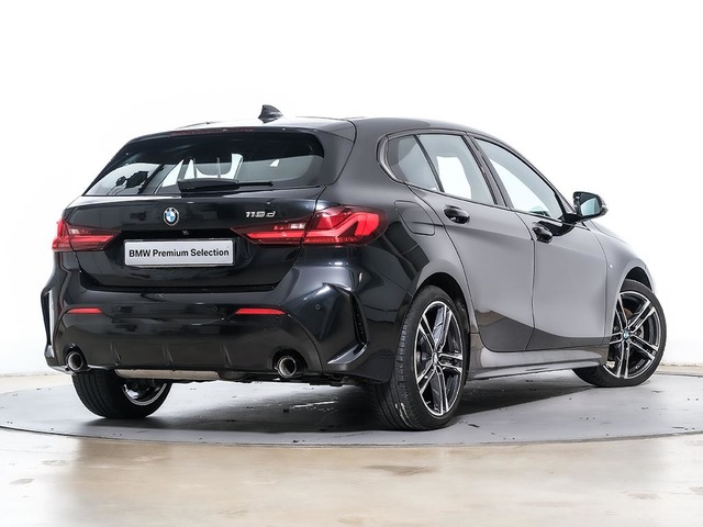 BMW Serie 1 118d color Negro. Año 2024. 110KW(150CV). Diésel. En concesionario Oliva Motor Tarragona de Tarragona