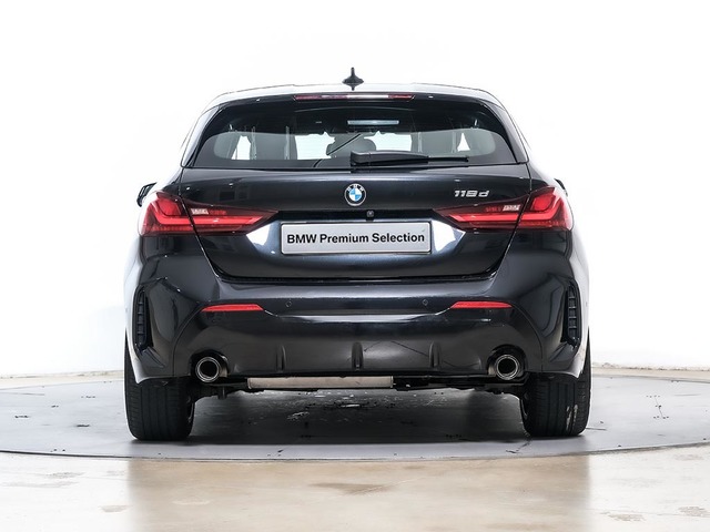 BMW Serie 1 118d color Negro. Año 2024. 110KW(150CV). Diésel. En concesionario Oliva Motor Tarragona de Tarragona
