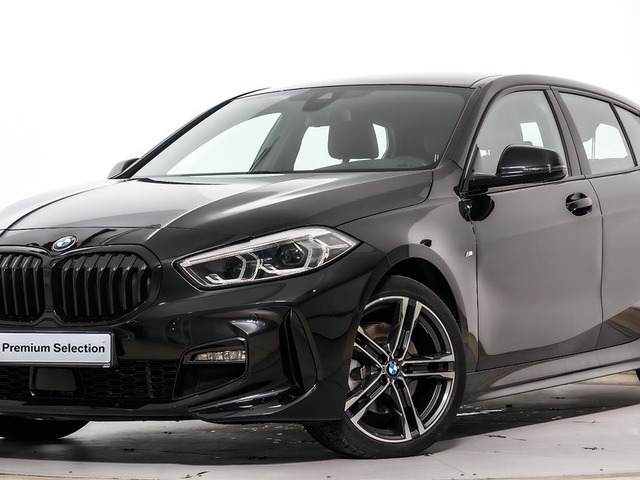 BMW Serie 1 118d color Negro. Año 2024. 110KW(150CV). Diésel. En concesionario Oliva Motor Tarragona de Tarragona
