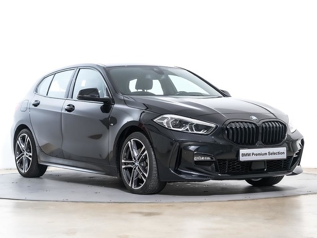 BMW Serie 1 118d color Negro. Año 2024. 110KW(150CV). Diésel. En concesionario Oliva Motor Tarragona de Tarragona