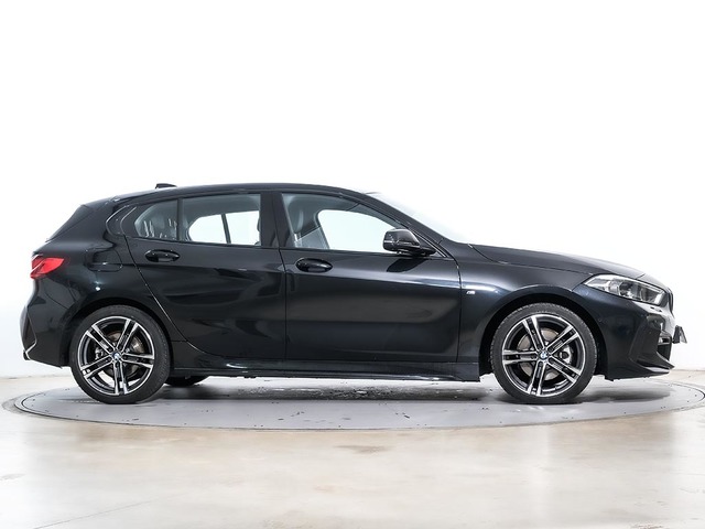 BMW Serie 1 118d color Negro. Año 2024. 110KW(150CV). Diésel. En concesionario Oliva Motor Tarragona de Tarragona