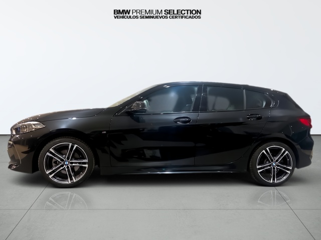 BMW Serie 1 118i color Negro. Año 2022. 103KW(140CV). Gasolina. En concesionario Automotor Premium Viso - Málaga de Málaga