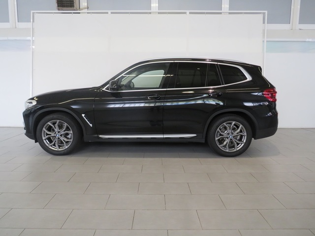 BMW X3 xDrive20d color Negro. Año 2020. 140KW(190CV). Diésel. En concesionario Lugauto S.A. de Lugo