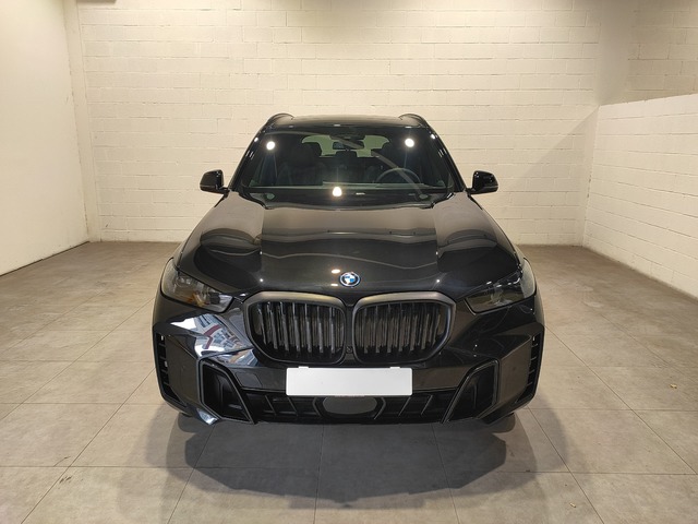 BMW X5 xDrive50e color Negro. Año 2024. 360KW(489CV). Híbrido Electro/Gasolina. En concesionario MOTOR MUNICH S.A.U  - Terrassa de Barcelona