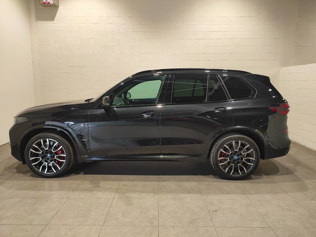 BMW X5 xDrive50e color Negro. Año 2024. 360KW(489CV). Híbrido Electro/Gasolina. En concesionario MOTOR MUNICH S.A.U  - Terrassa de Barcelona