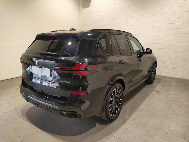 BMW X5 xDrive50e color Negro. Año 2024. 360KW(489CV). Híbrido Electro/Gasolina. En concesionario MOTOR MUNICH S.A.U  - Terrassa de Barcelona