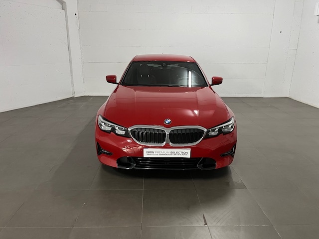 BMW Serie 3 320d color Rojo. Año 2020. 140KW(190CV). Diésel. En concesionario Amiocar S.A. de Coruña