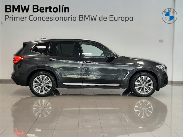 BMW X3 xDrive20d color Gris. Año 2023. 140KW(190CV). Diésel. En concesionario Automoviles Bertolin S.L. de Valencia