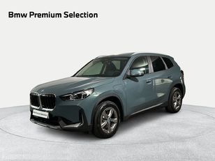 Fotos de BMW X1 xDrive25e color Verde. Año 2023. 180KW(245CV). Híbrido Electro/Gasolina. En concesionario San Pablo Motor | Su Eminencia de Sevilla