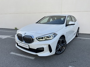 Fotos de BMW Serie 1 118i color Blanco. Año 2021. 100KW(136CV). Gasolina. En concesionario Novomóvil Oleiros de Coruña