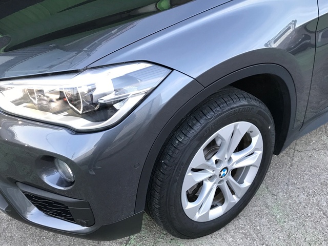 BMW X1 sDrive18d color Gris. Año 2019. 110KW(150CV). Diésel. En concesionario Celtamotor Vigo  de Pontevedra